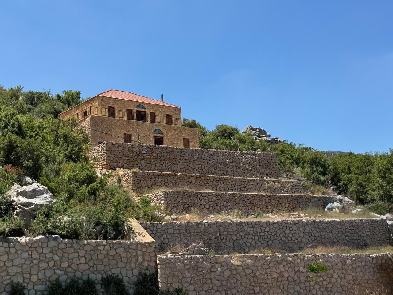 Ref (JZ10.H.19)

A 837 m2 house with a garden having an open mountain view for sale in Batroun

This property consists of the below:

-City: Douma
-Land area: 837 sqm 
-Surface area : 205 sqm
-Garden: 737 sqm 
-Price: 290,000$ (cash) 
- Bedrooms: 2 ( 1 Master)
- Bathrooms: 3
- Living rooms: 2
- Dining rooms: 2
- Parking spots: 4

- Features : 
*Amazing Mountain View
*Brand New
*One Minute From Souk Douma
*Prime Location 
*Authentic Lebanese architecture
*Traditional Lebanese design
*Peaceful surroundings
*Spacious outdoor areas
*Excellent natural light
*Timeless stone construction
*Ready to move in 
*Easy road access
*Ideal family home
*Excellent investment opportunity
*High-end Finishing 
*Close To All Amenities 
*Calm Area
*Double Wall
*Heating systems (Installation)

Brokerage fees: 2.5 % in case of selling / 1 month rental value in case of rent. 

For more info, kindly contact us on 71 66 55 71 / 71 788 178 or message us on WhatsApp with your full name and the reference number of the property and we will contact you the soonest.

I SOLD is a member of the Real Estate Syndicate of Lebanon (REAL)

I SOLD (Lebanon), Zalka Highway, Zalka 690 Bld. 6th Floor

منزل بمساحة 837 متراً مربعاً مع حديقة وإطلالة جبلية مفتوحة للبيع في منطقة البترون

يتكون العقار مما يلي:

- البلدة: دوما
- مساحة الأرض: 837 متراً مربعاً
- مساحة البناء: 205 أمتار مربعة
- مساحة الحديقة: 737 متراً مربعاً
- السعر: 290,000 دولار أمريكي (نقداً/كاش)
- غرف النوم: 2 (واحدة منها رئيسية/ماستر)
- الحمامات: 3
- غرف المعيشة: 2
- غرف الطعام: 2
- مواقف السيارات: 4

- الميزات:
* إطلالة جبلية رائعة
* بناء جديد كلياً
* على بعد دقيقة واحدة من سوق دوما
* موقع متميز
* هندسة معمارية لبنانية أصيلة
* تصميم لبناني تقليدي
* محيط هادئ
* مساحات خارجية واسعة
* إضاءة طبيعية ممتازة
* بناء حجري متين وعصري الطابع
* جاهز للسكن الفوري
* سهولة الوصول عبر الطرقات
* منزل عائلي مثالي
* فرصة استثمارية ممتازة
* تشطيبات عالية الجودة (فاخرة)
* قريب من جميع الخدمات والمرافق
* منطقة هادئة
* جدران مزدوجة (عازلة)
* أنظمة تدفئة (تجهيزات جاهزة للتركيب)

رسوم الوساطه في حاله البيع ٢٫٥ ٪ وقيمة شهر في حالة الإيجار 

للمزيد من المعلومات، يرجى الاتصال بنا على  (71788178)(96171665571+) أو مراسلتنا على الواتساب مع الإسم الكامل والرقم المرجعي للعقار وسنتواصل معك في أقرب وقت

شركة  ( أي سولد )  عضو في نقابه الوسطاء والاستشاريين العقاريين في لبنان	 